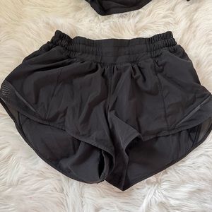 Lululemon hotty hot 2.5 shorts